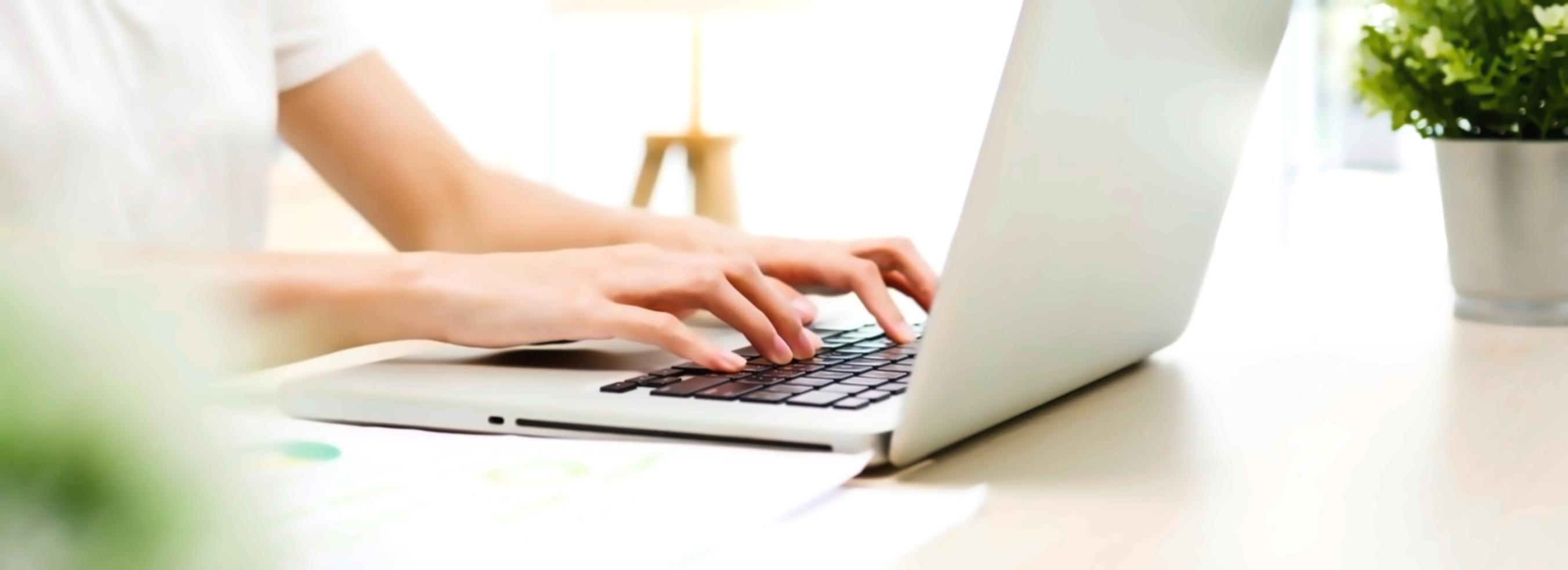 Gruppo di lavoro durante esercizio di mindfulness